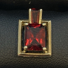 9CT GOLD GARNET PENDANT - stunning emerald cut garnet