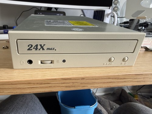Cyberdrive 24x scsi rom - 24x,