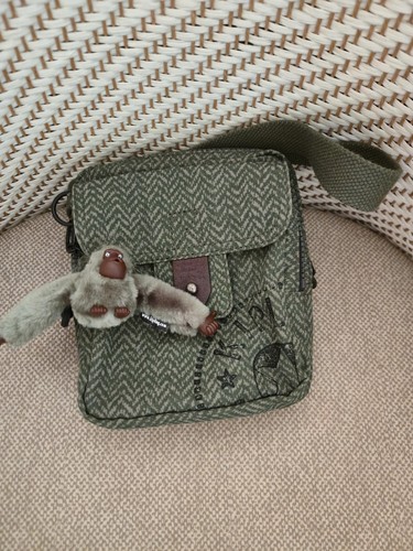 Kipling small cross - small, cute