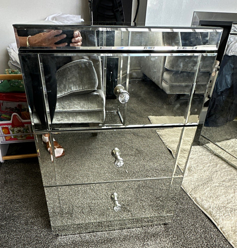 Lifestyle furniture mirrored - lifestyle,