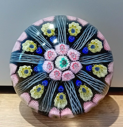 Vintage strathearn paperweight - vintage,