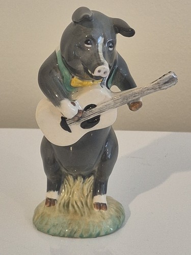 Beswick pig promenade - beswick,