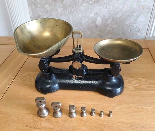 Vintage libra brass - libra, iron