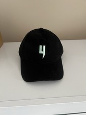 Yelir Black Cap