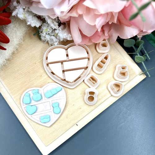 Heart shelf with - with, clay