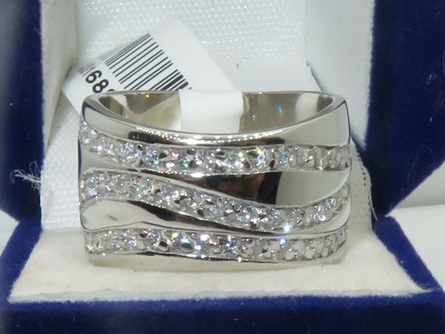 Ladies silver band ring
