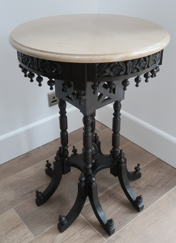 Occasional round table with - round,