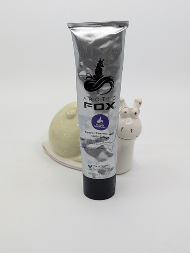 Arctic fox semi - arctic,