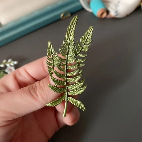 Green fern leaf enamel - leaf, brooch