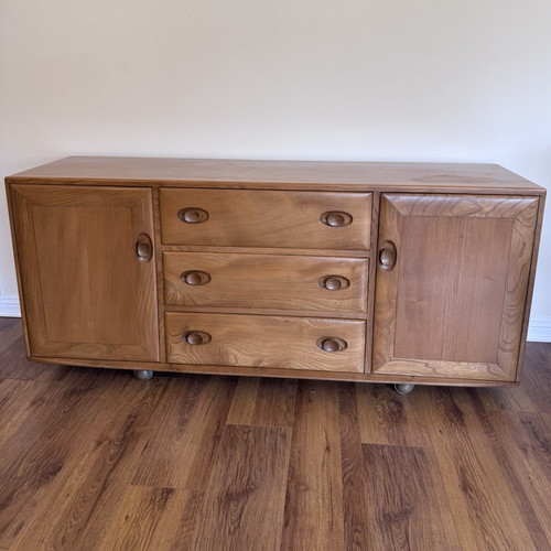 Ercol windsor sideboard - , model
