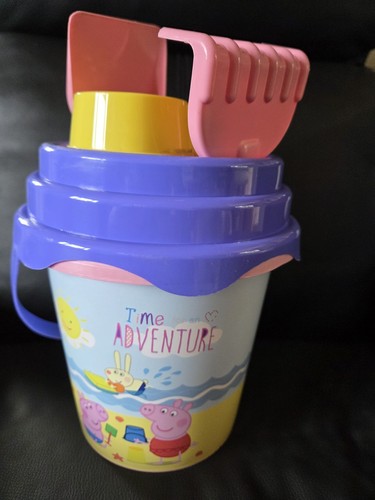 Peppa pig plastic - pig, sand