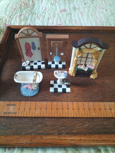 Vintage dolls house resin - house,