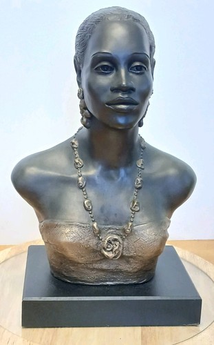 Vintage elegant bust - vintage, by