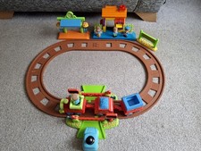Elc Happyland Train Set Railway Station, Platform, Crossing, 5 Figures Train Car