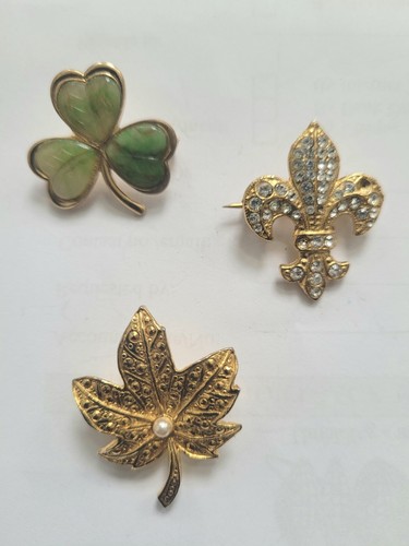 Lot brooches green - 3, gold