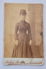CABINET CARD OF PRETTY LADY IN