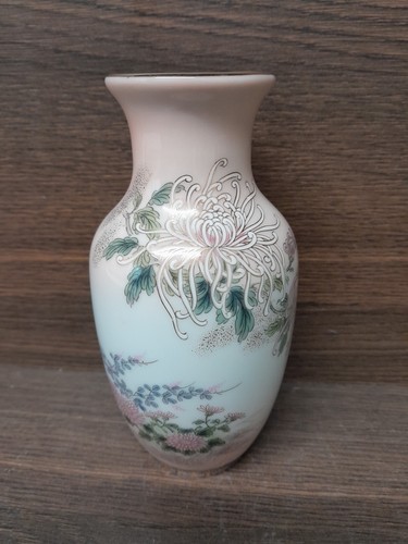 Japanese style vase - style,