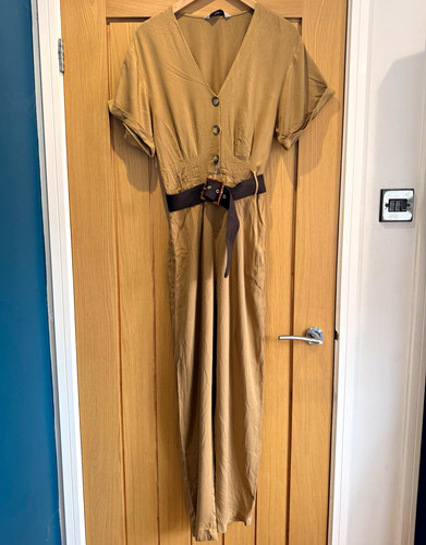 Beige neck belted - v-neck,