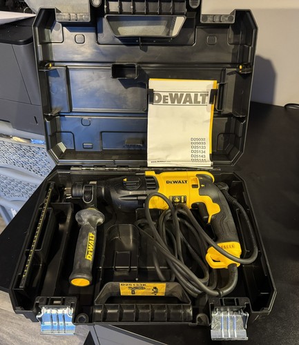 Dewalt d25133k 240v 800w - dewalt, d25133k-gb