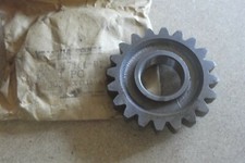 YAMAHA YZ125  YZ 125  1982>1985  GENUINE NOS 6th GEAR PINION - # 5X4-17161-00
