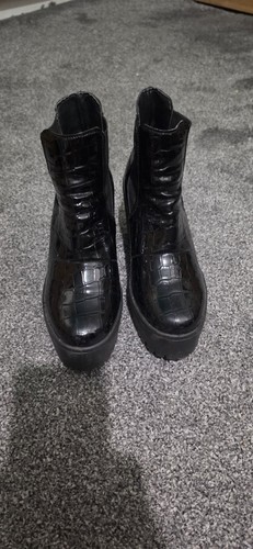Black patent croc platform - black,
