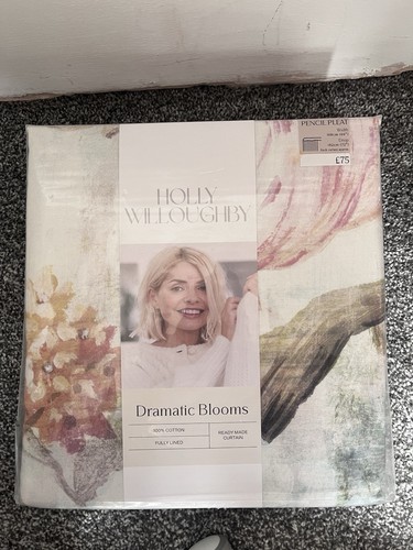 Holly willoughby dramatic - holly,