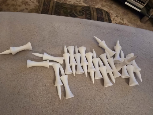 White plastic golf tees - white,