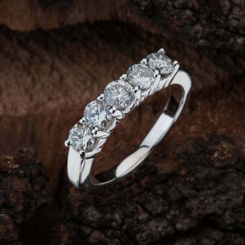 Round cut diamond 5 - cut,