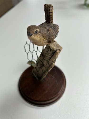 Border fine arts wren - arts,