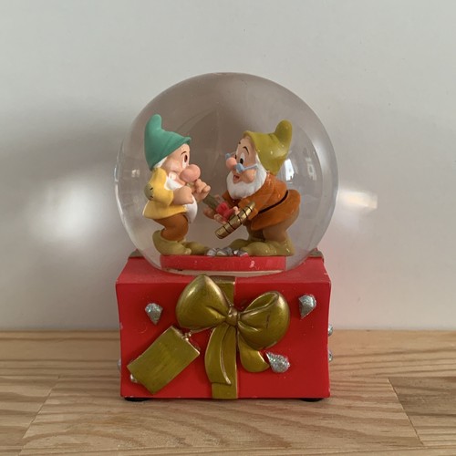 Disney snow globe - disney, seven