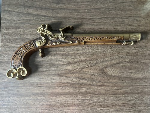 Cast iron wall hanging dueling - wall,