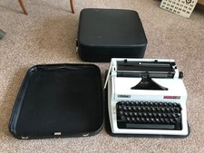 Erica Vintage Typewriter 105 Excellent condition
