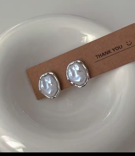 Oval baroque white pearl stud - white,