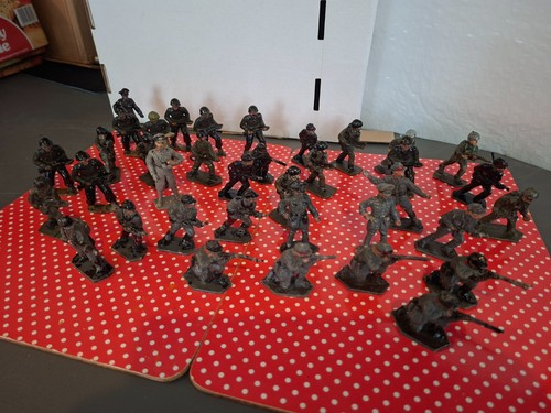 Vintage plastic toy - vintage, soldiers