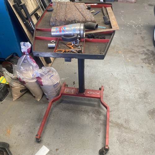 Mobile trolley under - mobile,