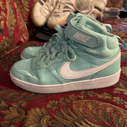 Nike court borough mid - court,