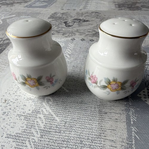 Unmarked floral salt pepper - salt, &