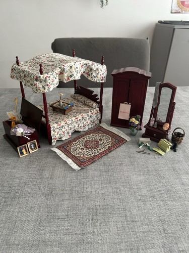 Dolls house furniture 12 - house, 1:12