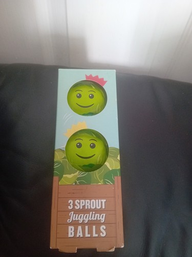 Sprout christmas juggling - ,