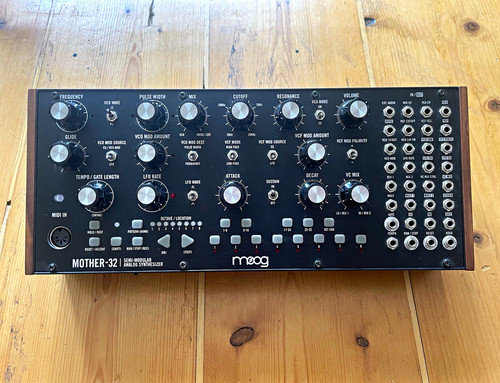 Moog mother semi - 32, semi-modular