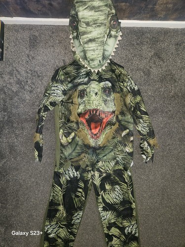 Size yr old green - 9-10,