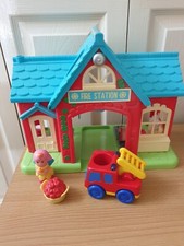 ELC HAPPYLAND Fire station All sounds Worm 1 fire engine & Odd Figures 