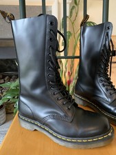 Iconic Dr Martens 14-eye 1914