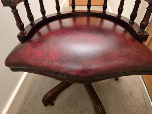Traditional red leather tufted - red,