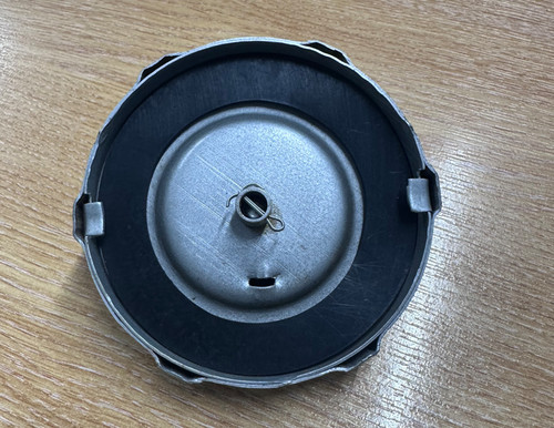 Petrol diesel cap black lug - petrol,
