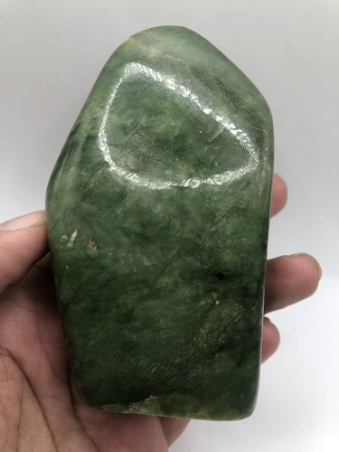 470g 100 natural nephrite - 470g, 100%