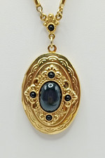 1928 BRAND VICTORIAN STYLE PENDANT LOCKET. GOLD TONE 28" CHAIN