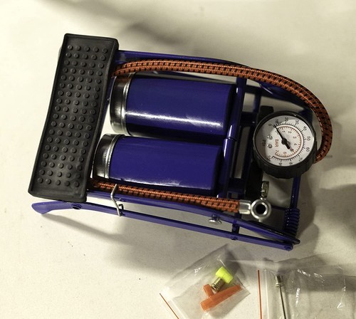 Double cylinder foot pump - double, tyre