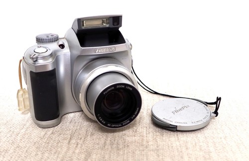 Fujifilm finepix s3000 compact - s3000,