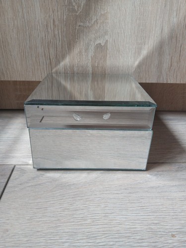 Square mirrored jewellery box - square,